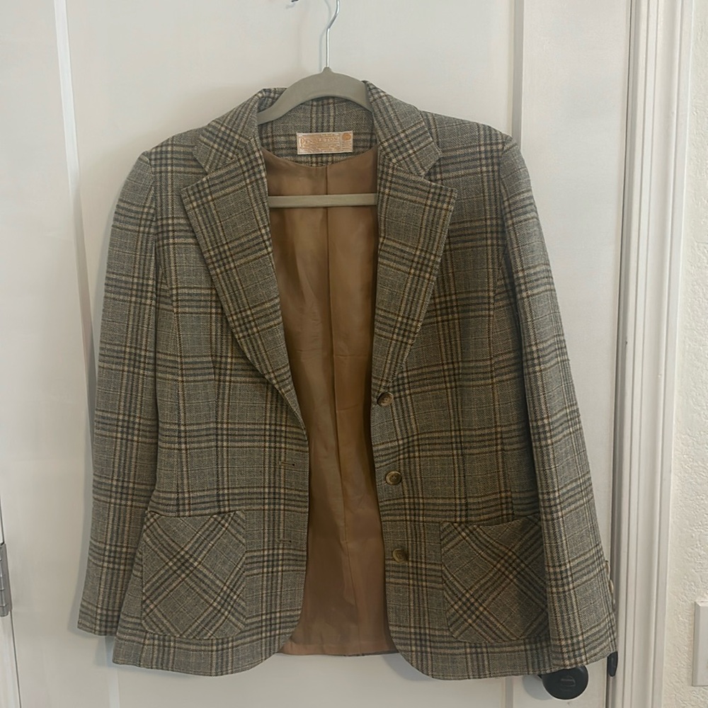 Size 10, Pendleton blazer, vintage. No flaws.